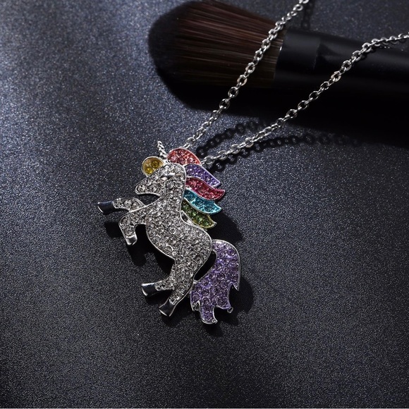 Luxury Rhinestone Unicorn Necklace and Bracelet Set - Picture 3 of 5